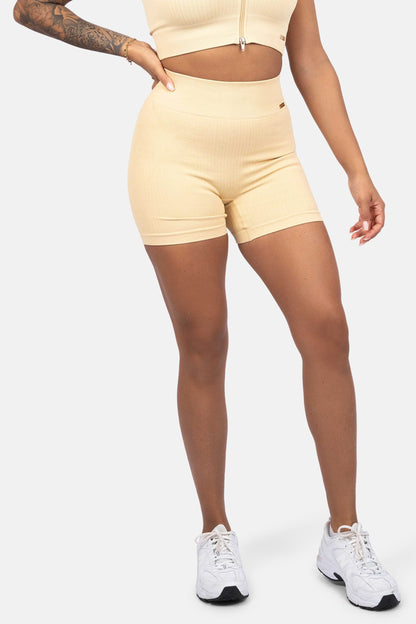 chique-short-beige-side-1