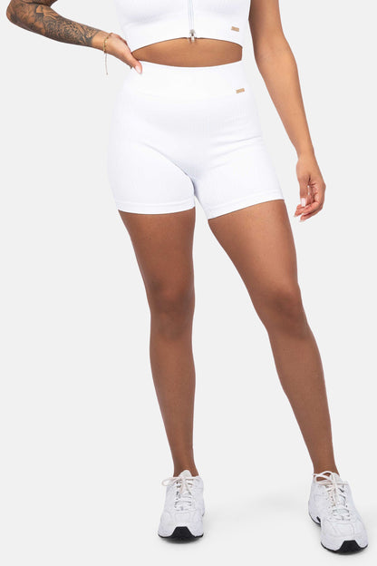 chique-short-white-front