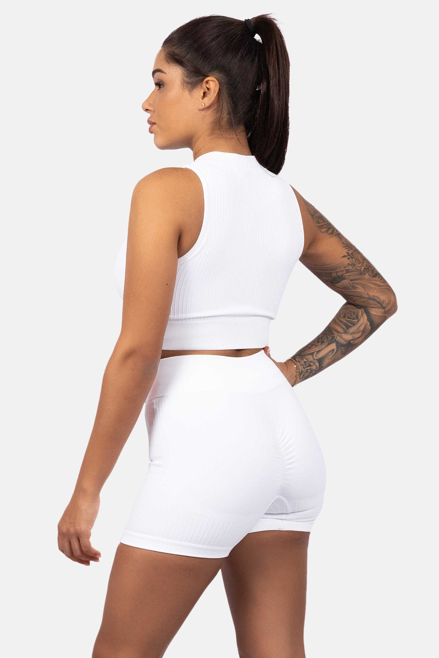 chique-sleeveless-top-white-back