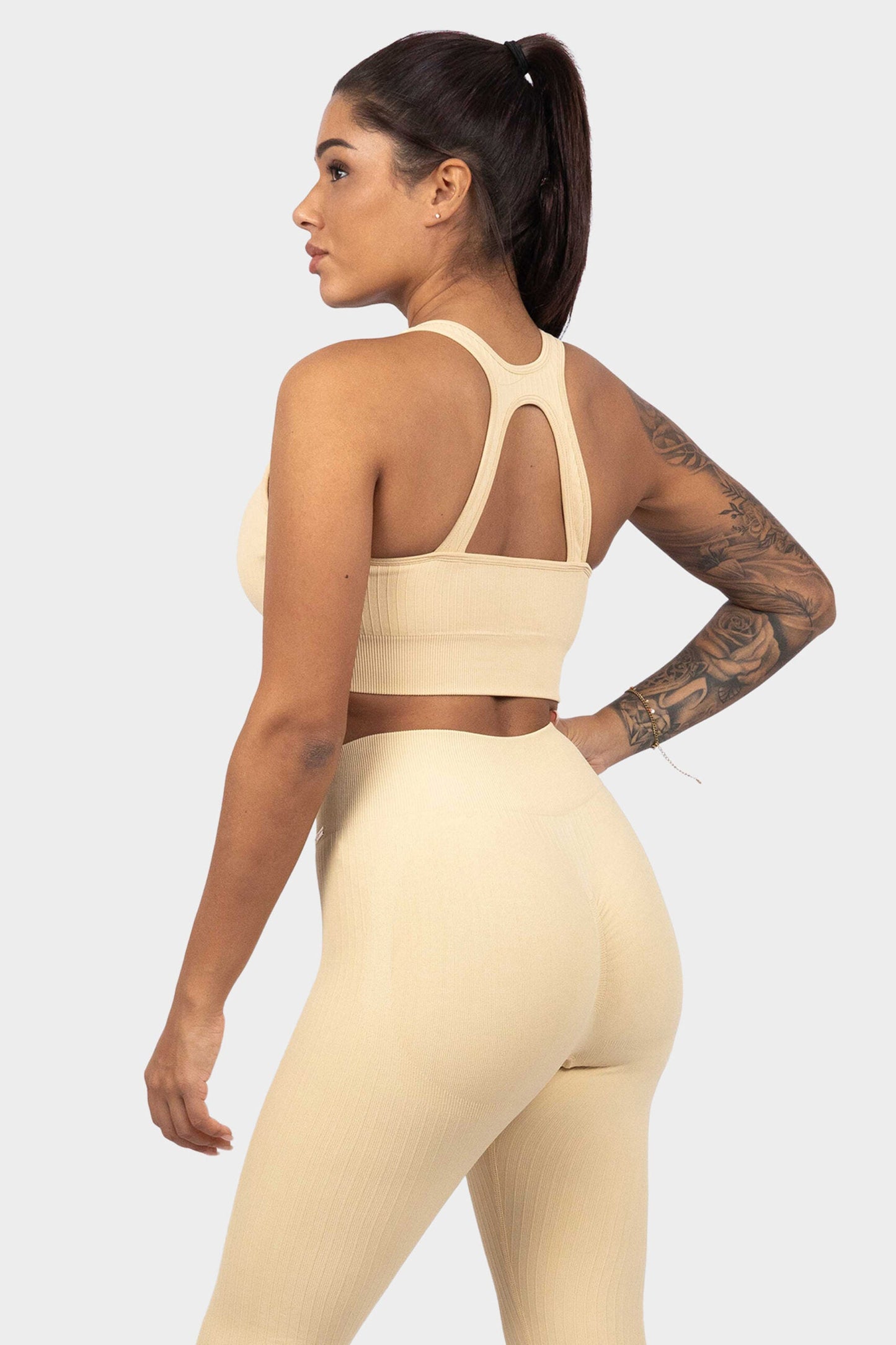 chique-top-beige-back