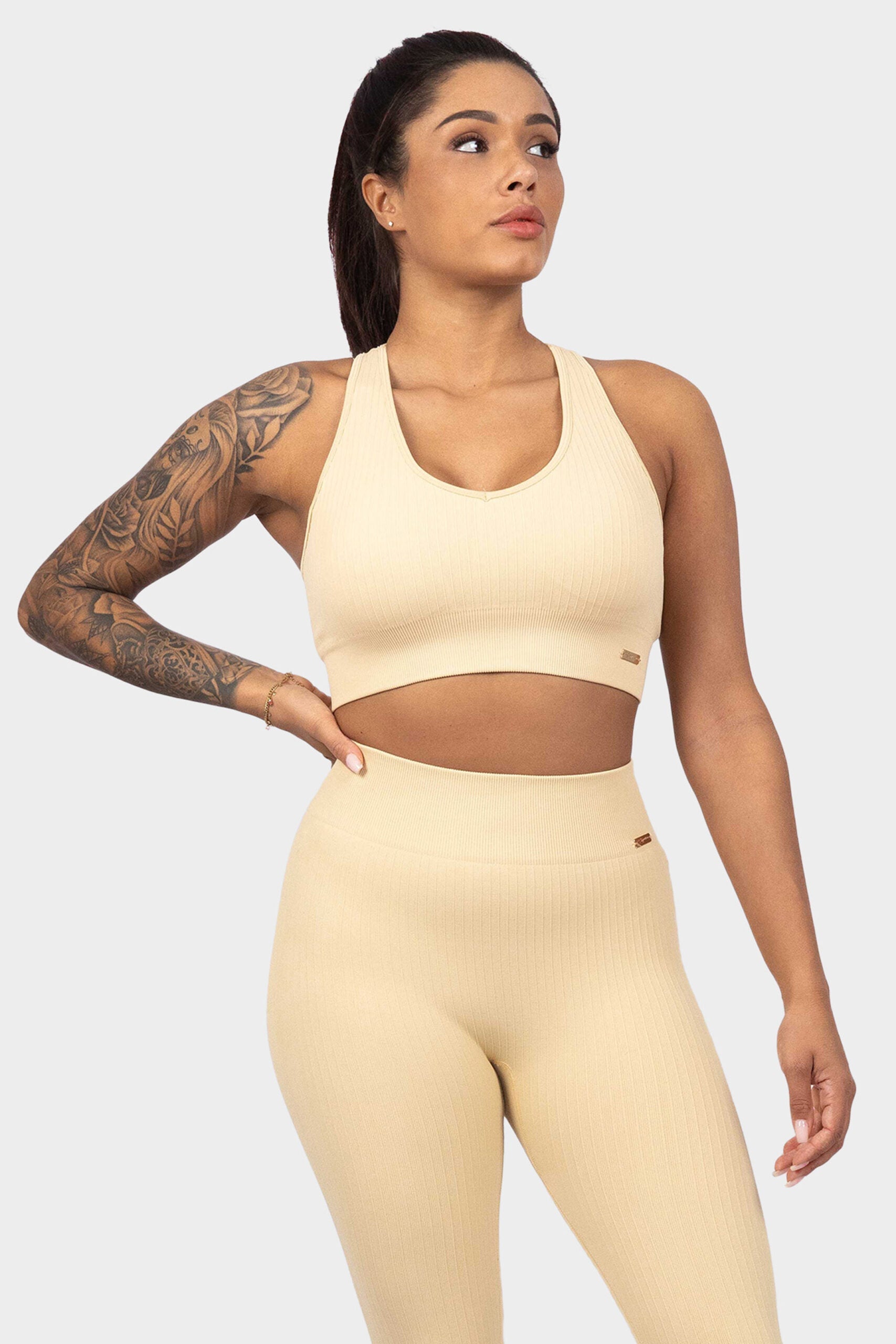 chique-top-beige-front